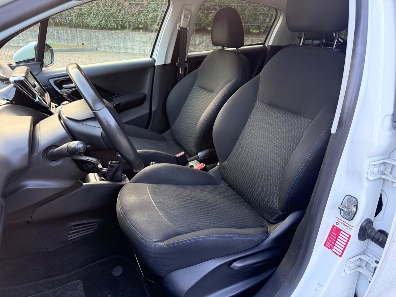 Peugeot 208 Singature 1.2 Benzina 81 cv euro6