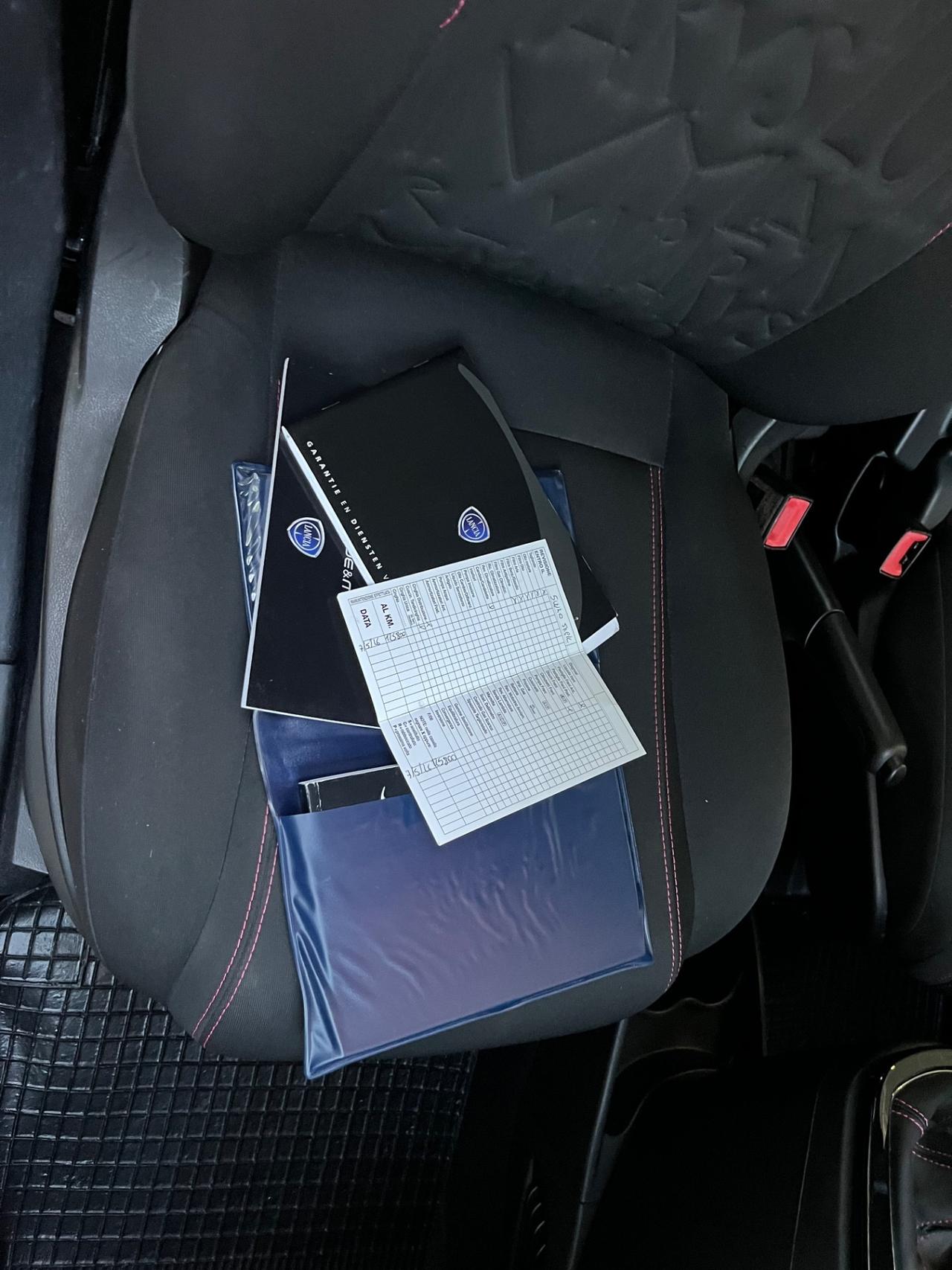 Lancia Ypsilon 1.2 69 CV 5 porte S&S Gold
