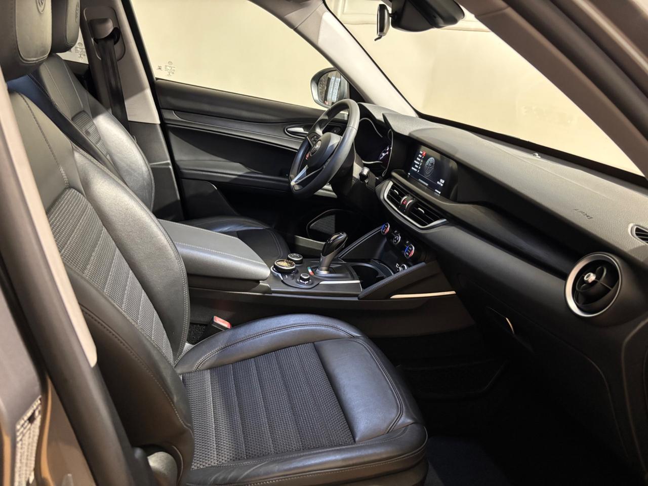 Alfa Romeo Stelvio 2.2 Turbodiesel 180 CV AT8 RWD Super