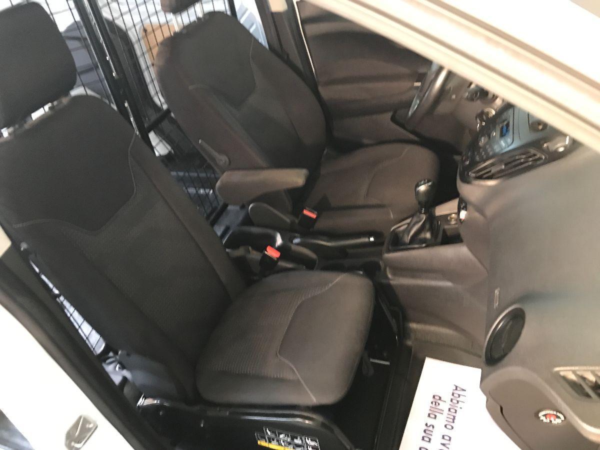 FORD TRANSIT COURIER TDCI TREND VAN