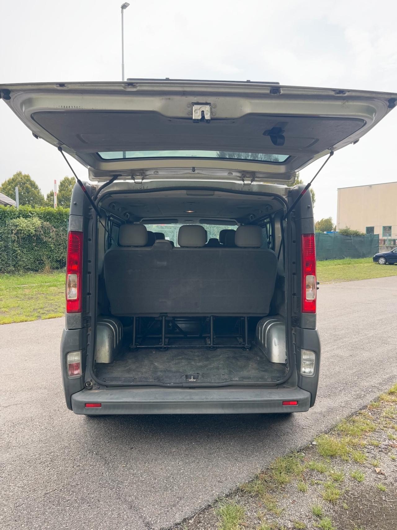 Renault Trafic 9 Posti (Patente B)UNICO Proprietario 145.000 km