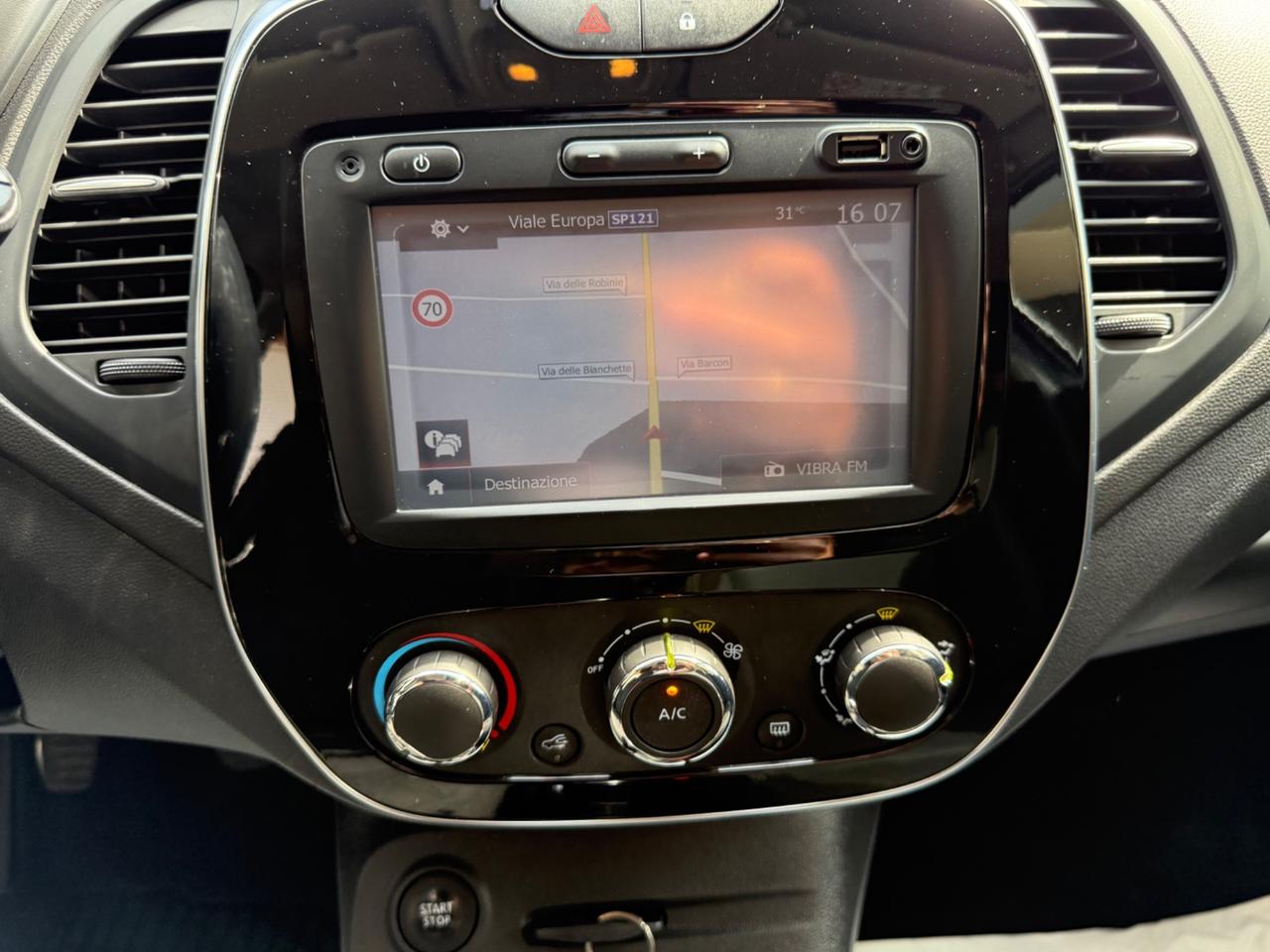 Renault Captur TCe 12V 90 CV Life - OK Neopatentati
