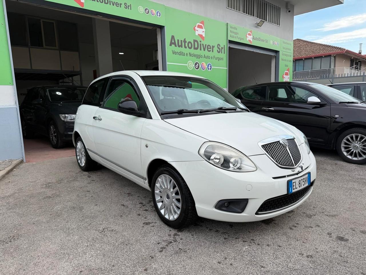 Lancia Ypsilon 1.3 MJT 75 CV Unyca