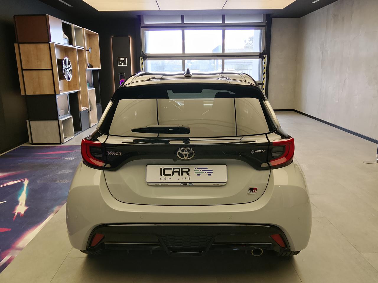 TOYOTA Yaris IV - Yaris 1.5h 130 GR Sport