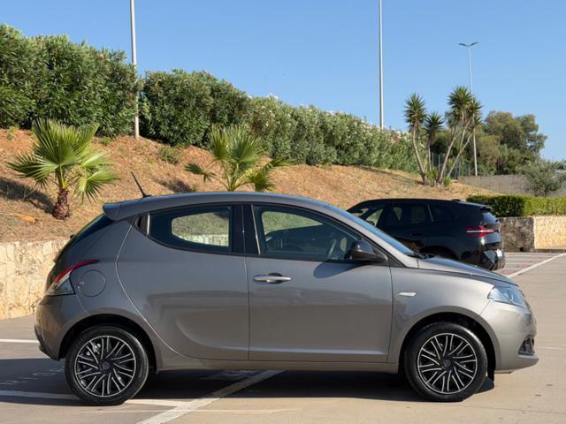 LANCIA Ypsilon GOLD+NAVI CARPLAY+SENSORI+LED
