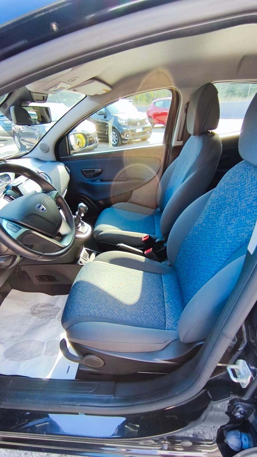 Lancia Ypsilon 1.0 Bz 70 Cv Hybrid Gold