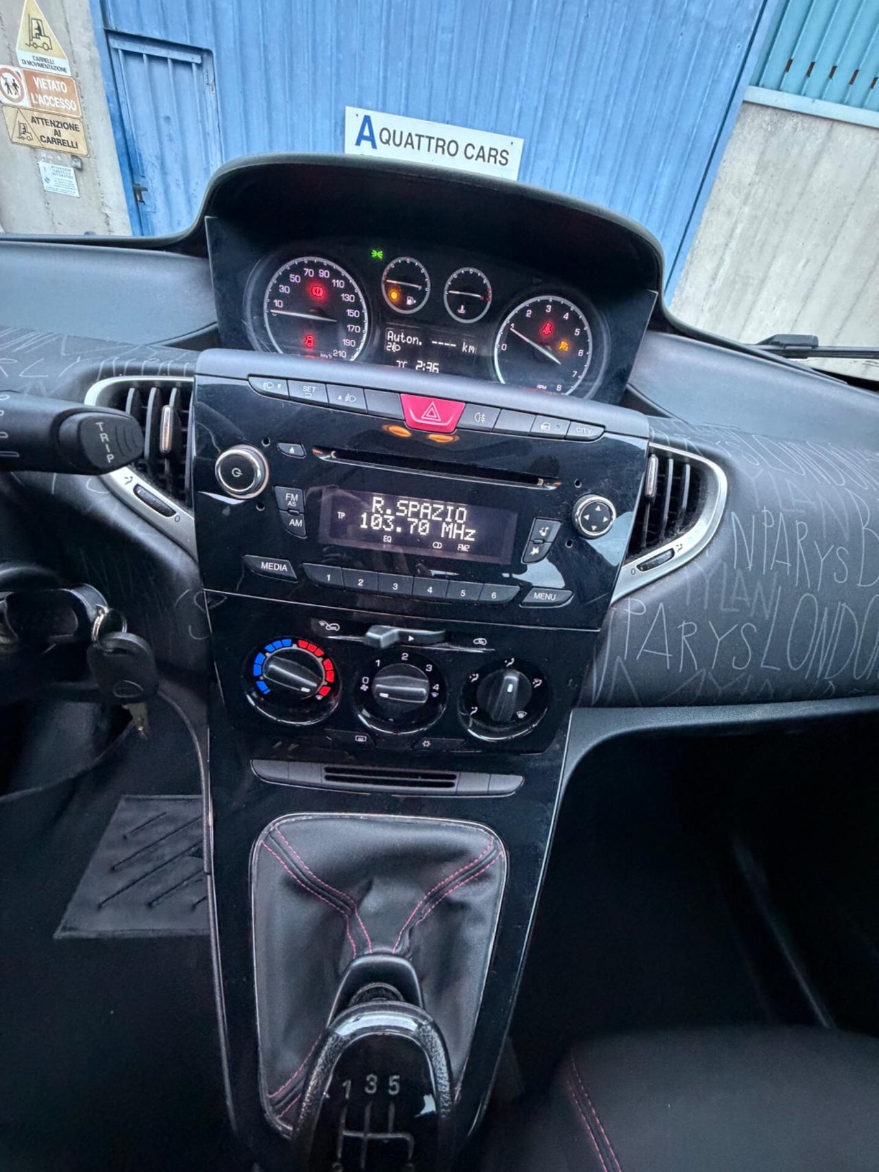 Lancia Ypsilon 1.2 69 CV Unyca