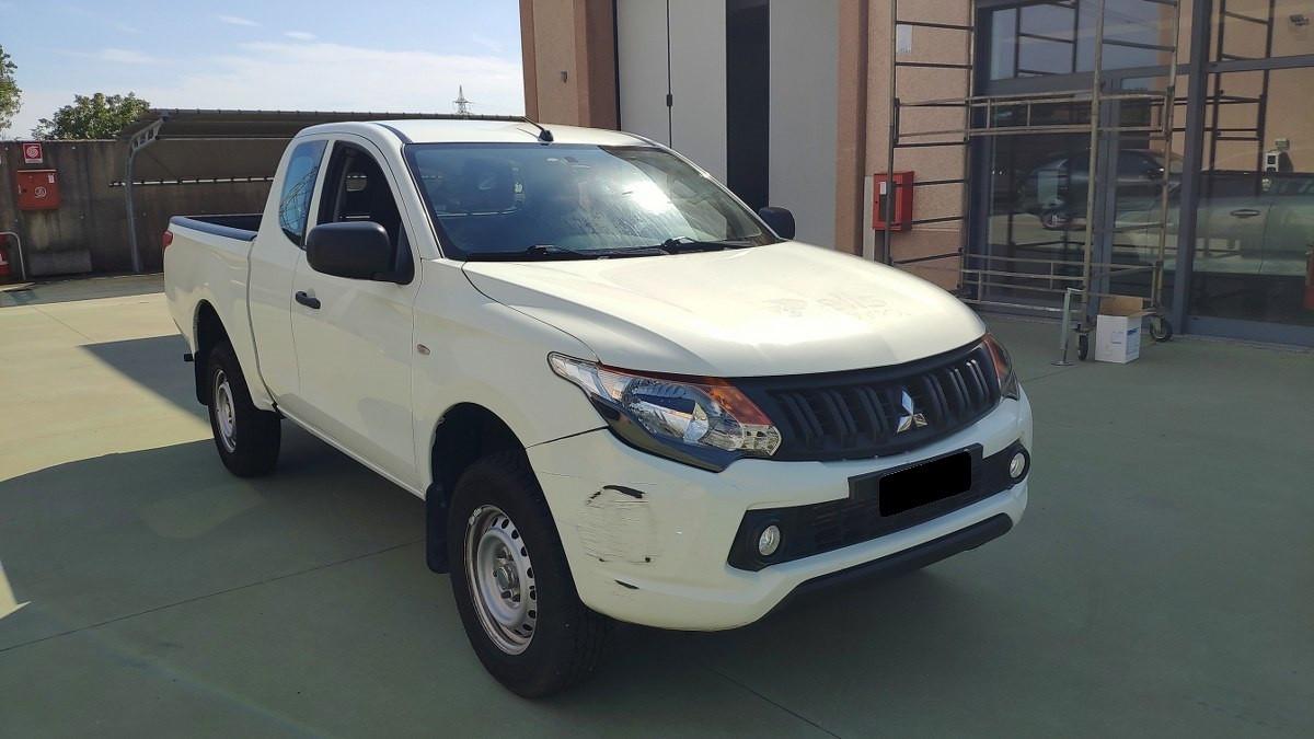MITSUBISHI L200 2.4 Di-D/154Cv Club Cab Inform