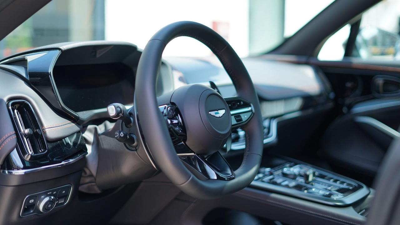 ASTON MARTIN DBX707 4.0