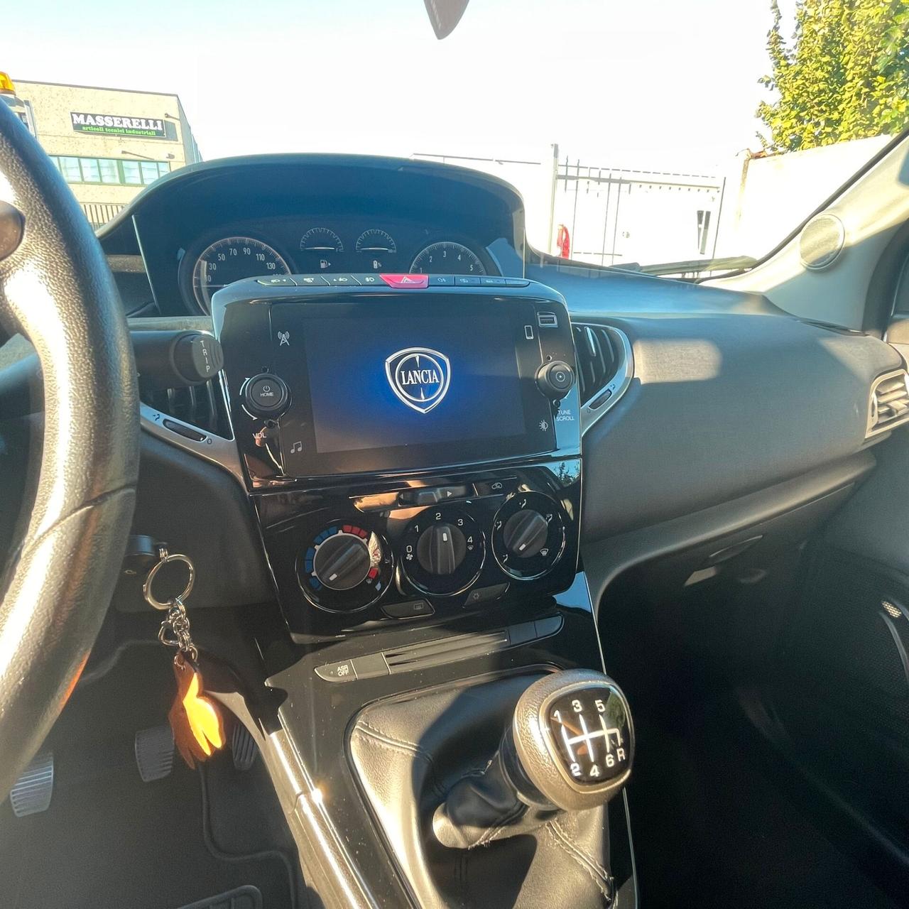 Lancia Ypsilon 1.0 FireFly 5 porte S&S Hybrid Ecochic Silver