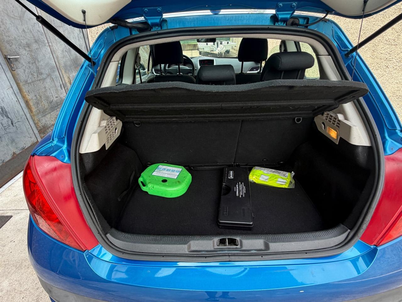 PEUGEOT 207 1.4 BENZINA 69CV EURO4 NEOPATENTATI
