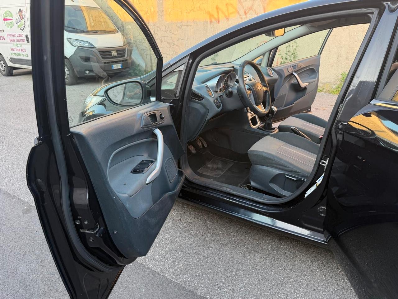 Ford Fiesta 1.4 TDCi 68CV 5 porte Titanium