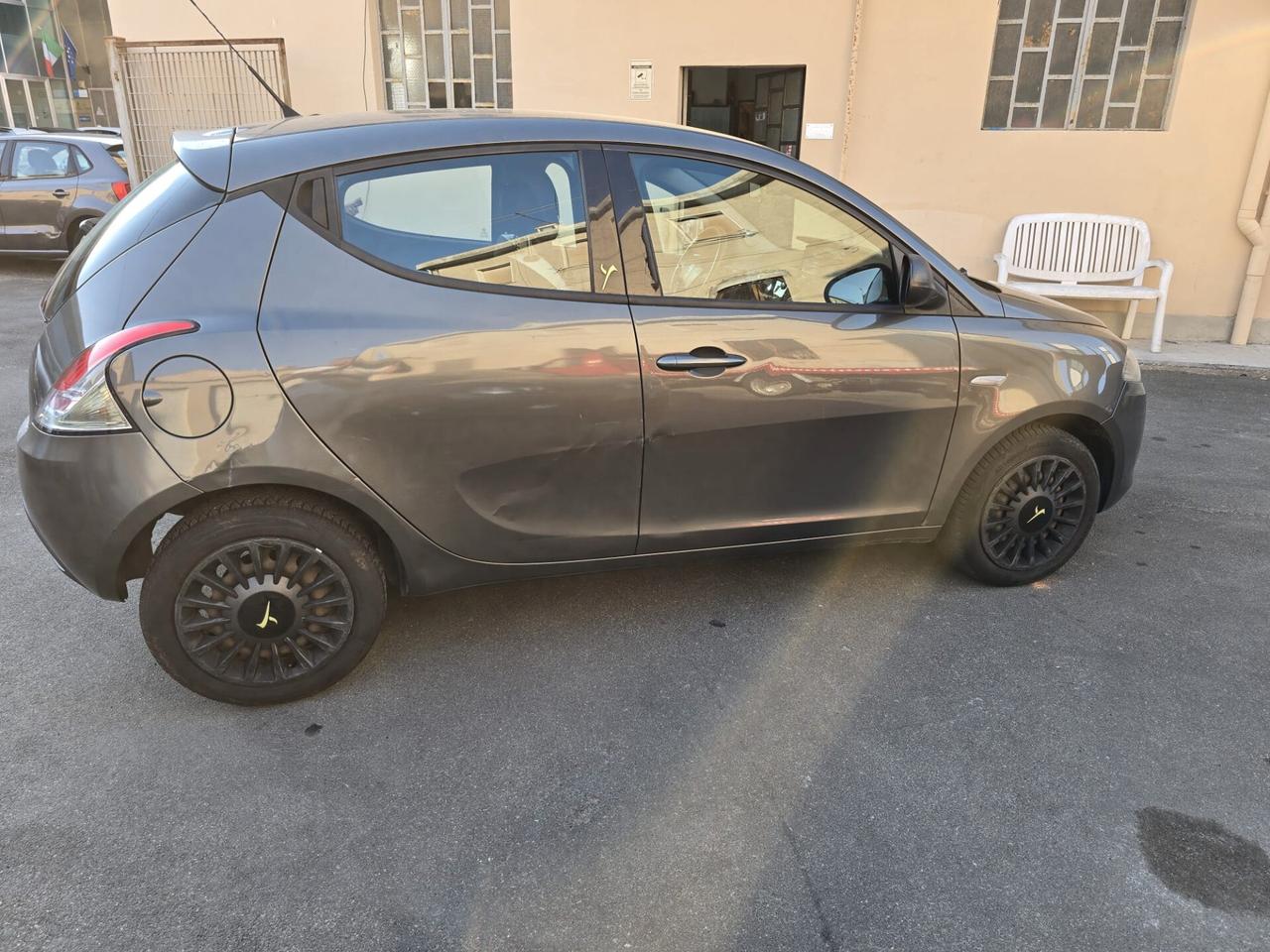 Lancia Ypsilon 1.2 69 CV 5 porte S&S Platinum