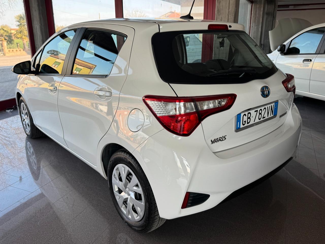 Toyota Yaris 1.5 Hybrid 5 porte Business