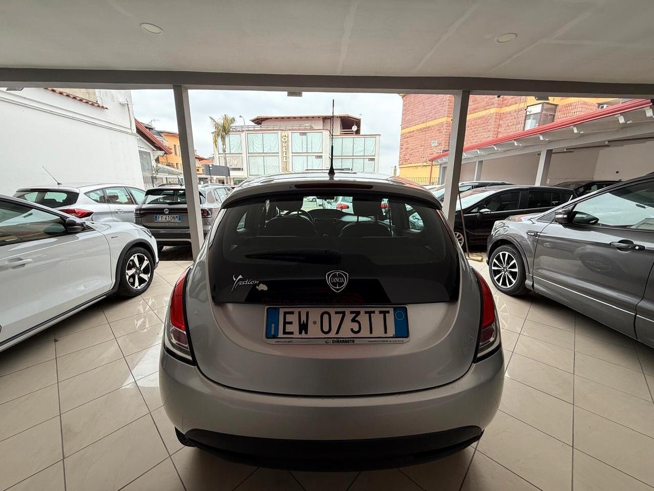 LANCIA YPSILON 0.9 METANO 2014 93.362 KM