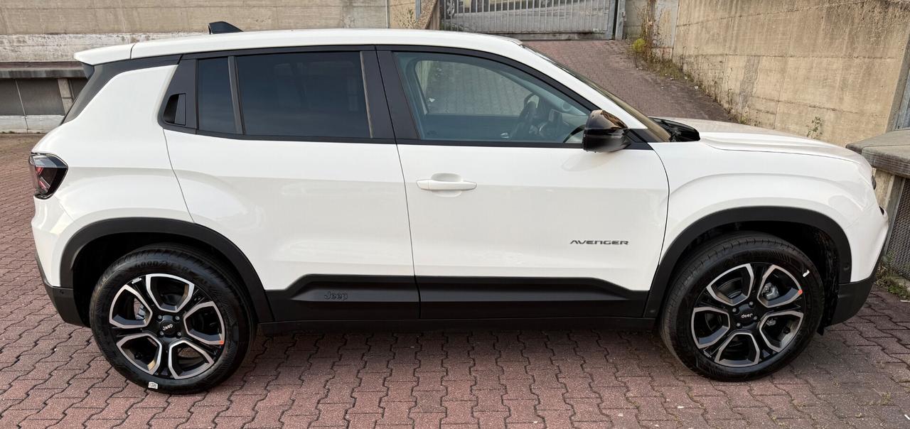 Jeep Avenger 1.2 e-Hybrid 110 cv MHEV Summit