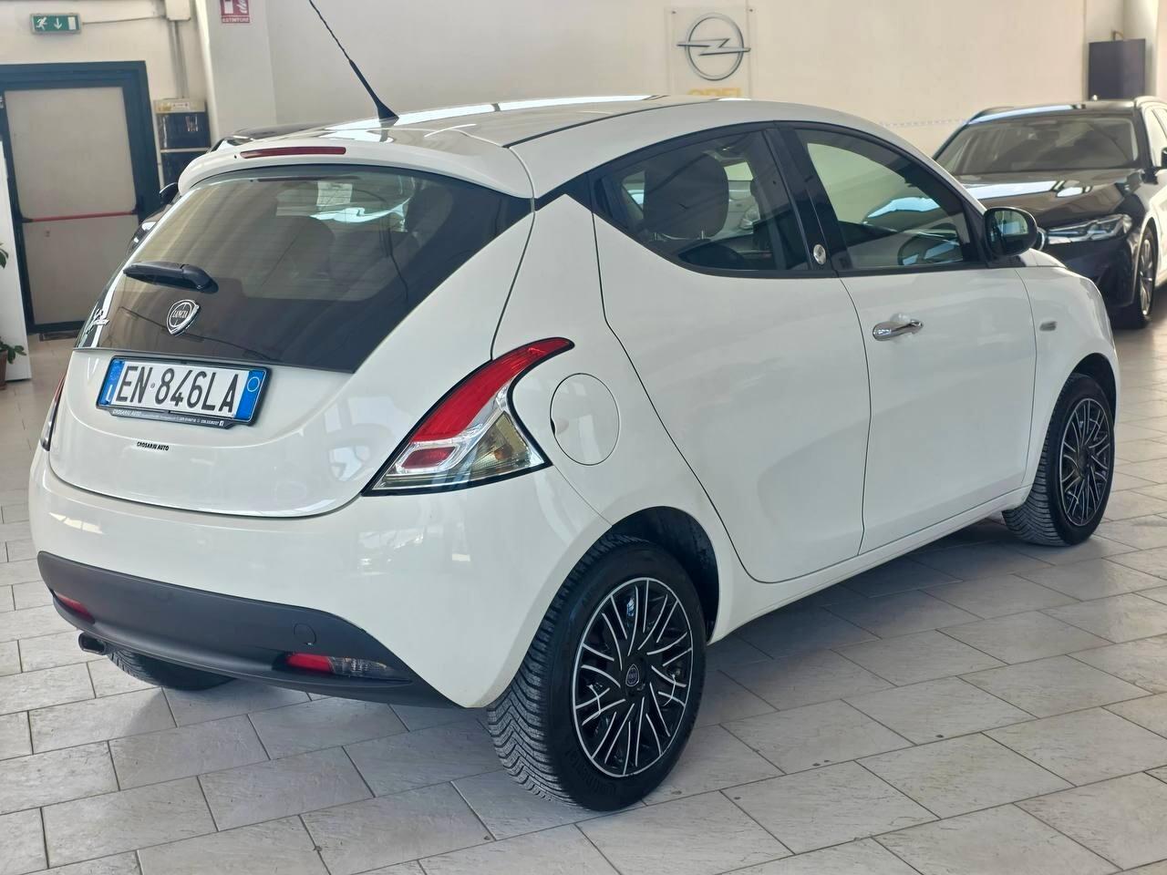 Lancia Ypsilon 1.2 69 CV 5 porte GPL Ecochic Silver