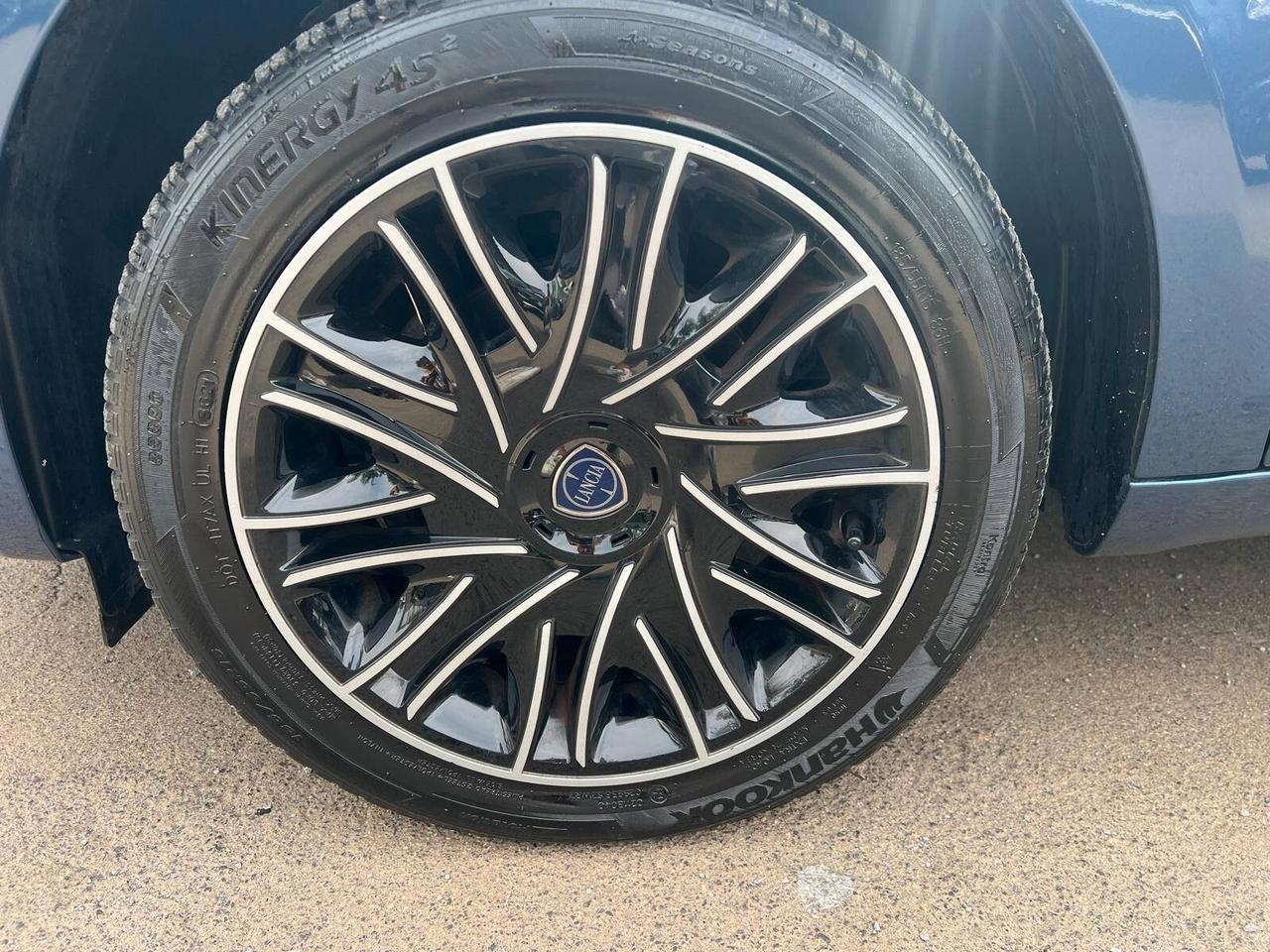 Lancia Ypsilon 1.0 Hybrid cv69 anno 2021 km 25.624