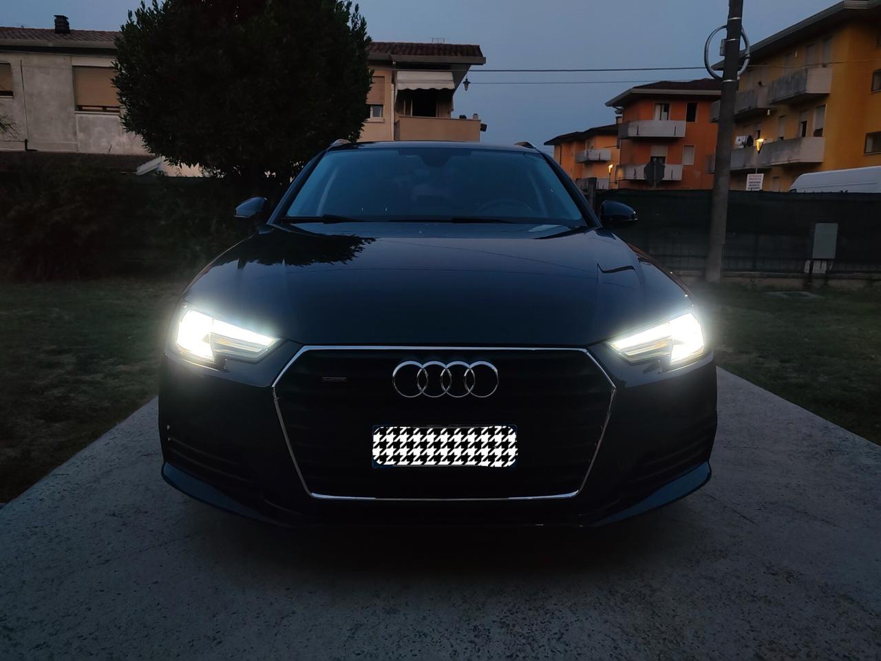 Audi A4 2.0 TDI" 150 cv S tronic Sport 2016