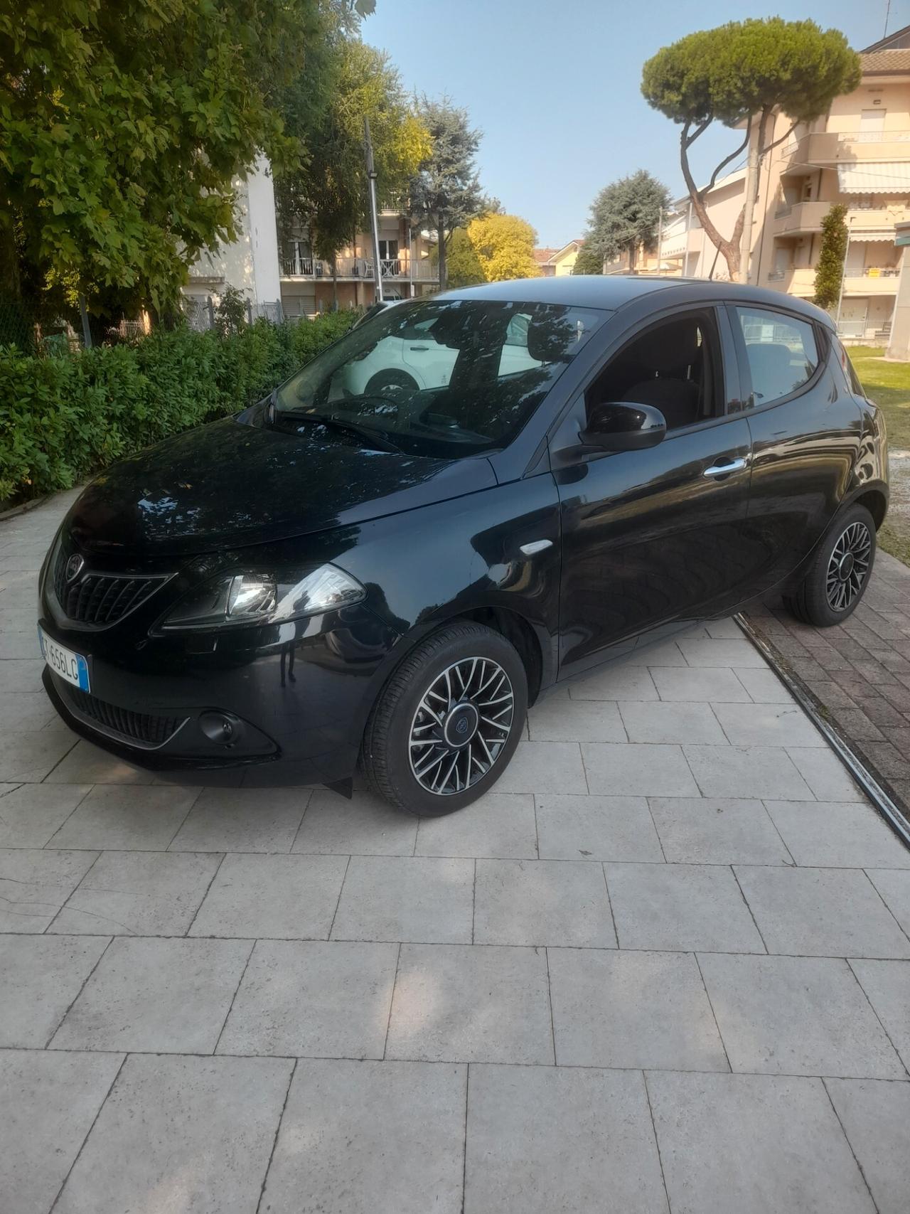 Lancia Ypsilon 1.0 5 porte Hybrid Gold Plus