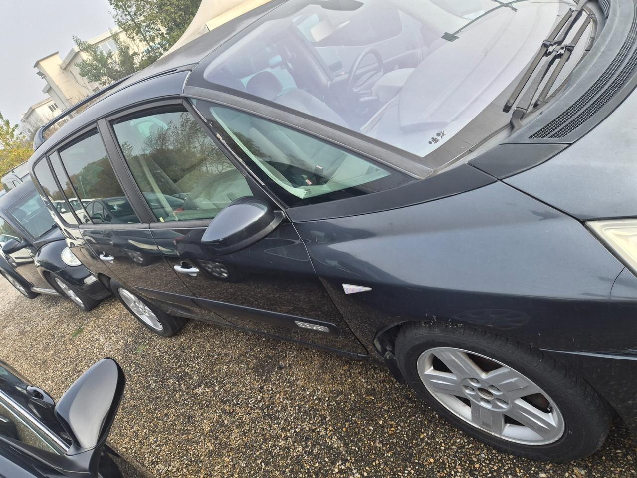 Renault Espace 2.2 16V dCi Initiale