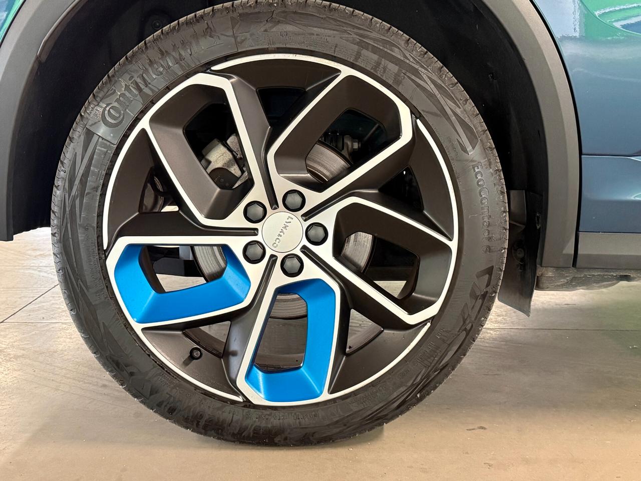 Lynk&co 01 PHEV More