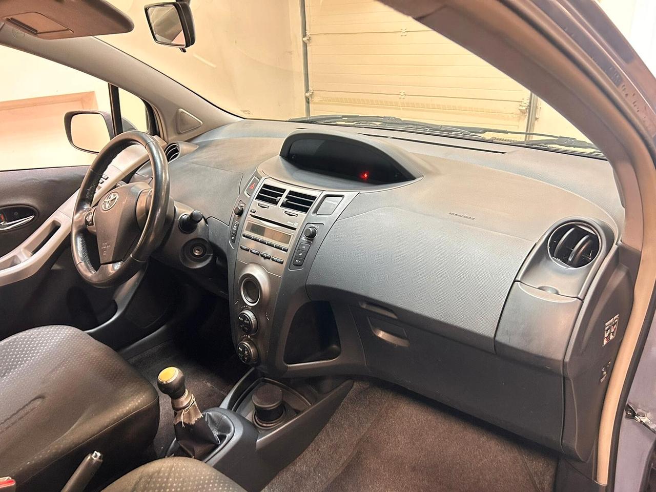 Toyota Yaris 1.0 5 porte Luxury pack