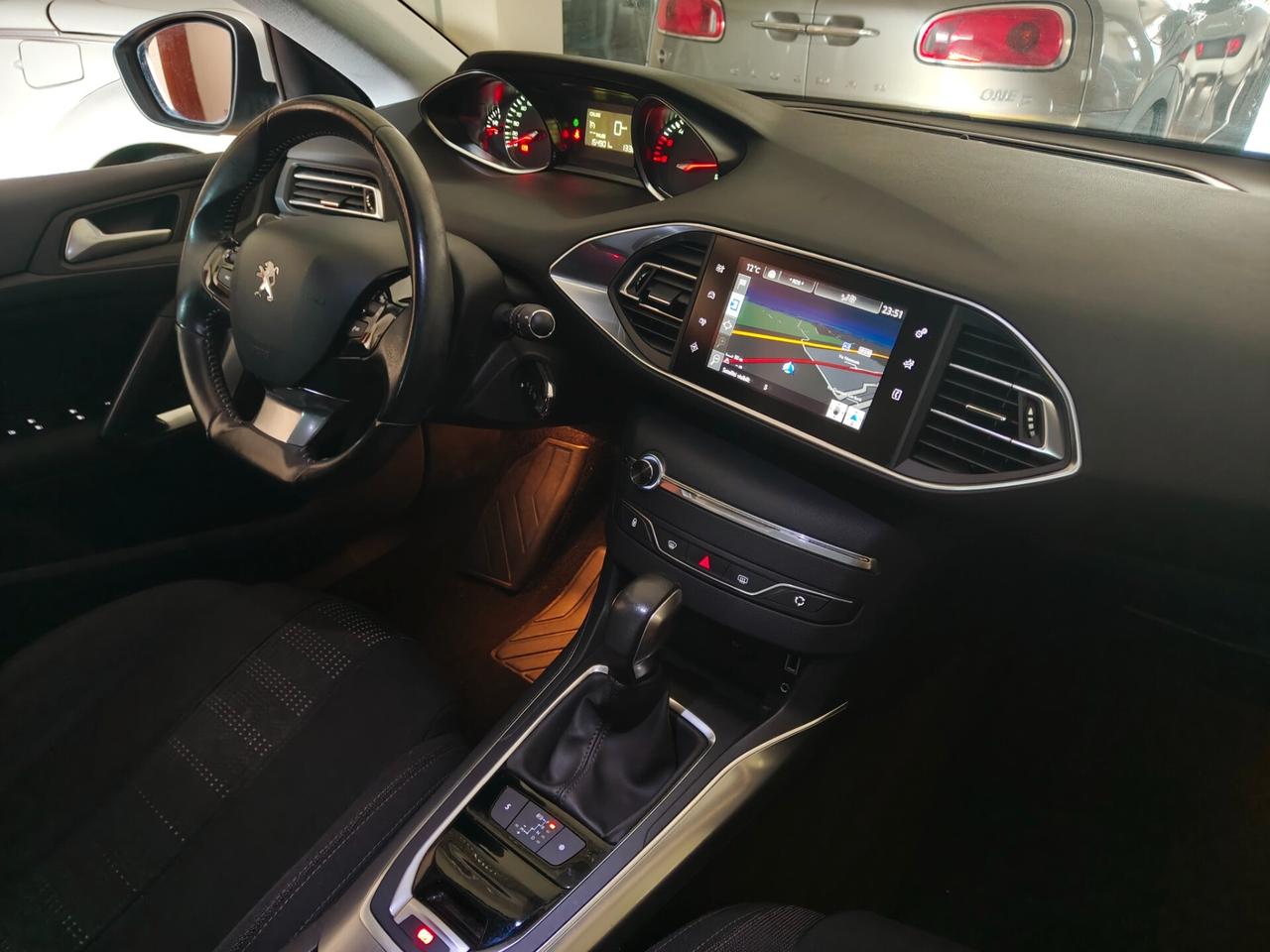 Peugeot 308 BlueHDi 120 S&S EAT6 SW Allure