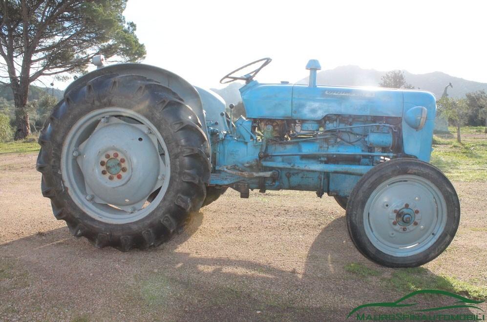 TRATTORE AGRICOLO FORD DEXTA 35 CV