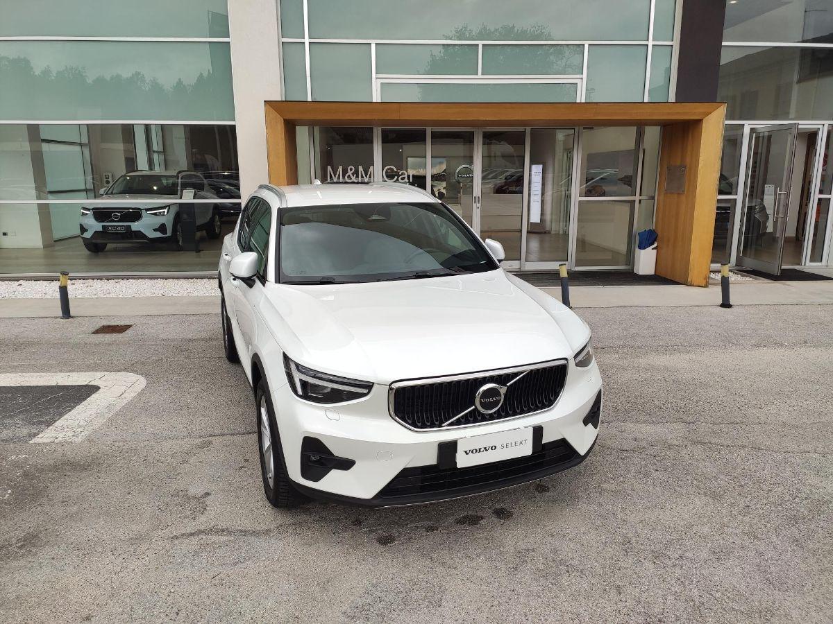 VOLVO - XC40
