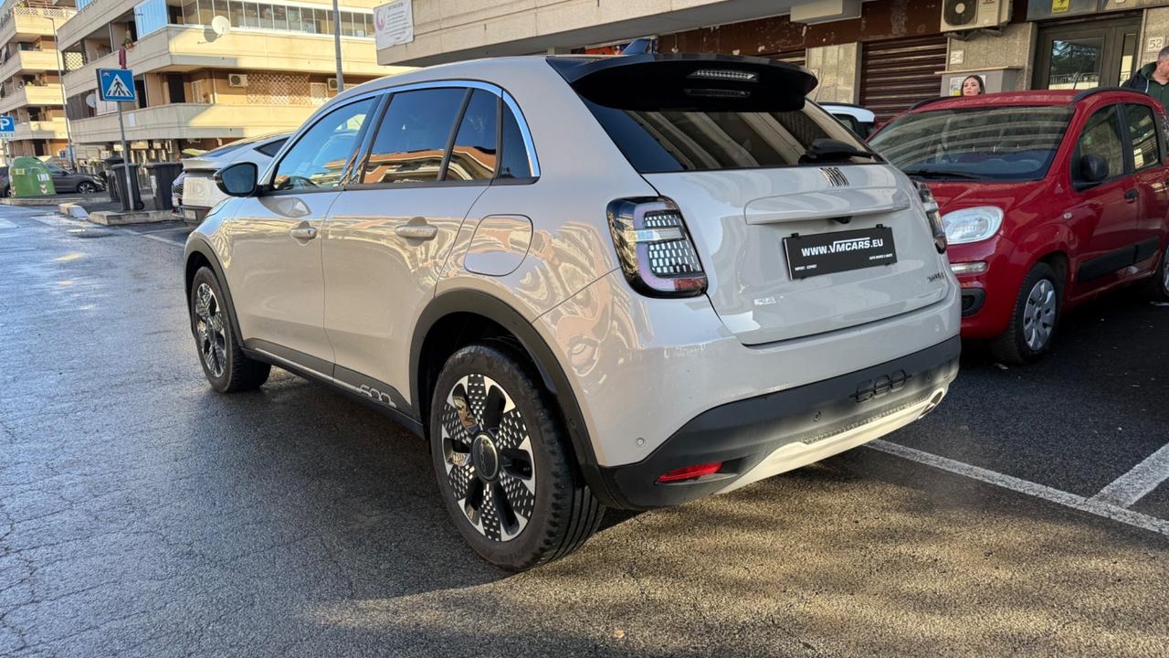 Fiat 600 Hybrid 110 CV DCT MHEV La Prima LED NAVI KAMERA PELLE CERCHI 18 SEDILI ELETTRICI RISCALDATI