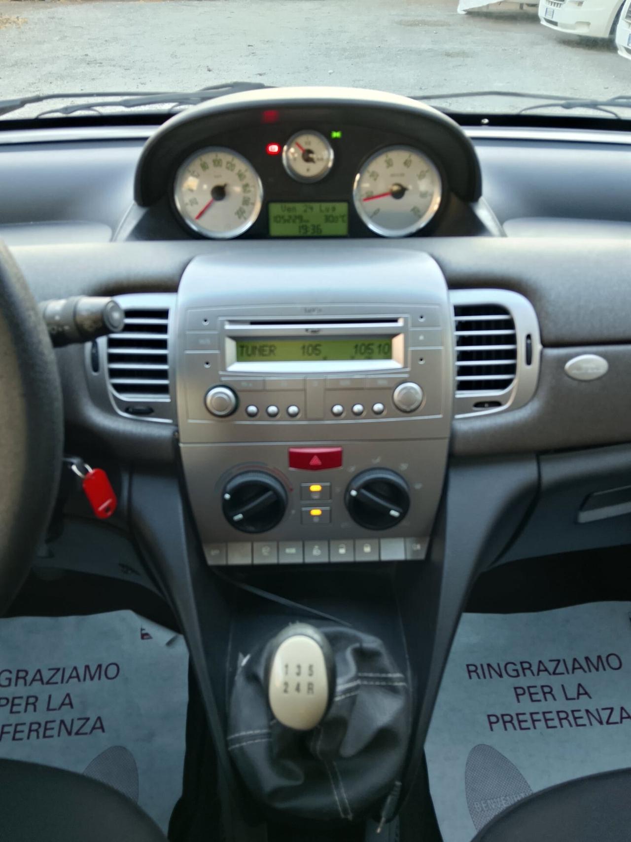 Lancia Ypsilon 1.2 Oro PARI AL NUOVO LEGGI