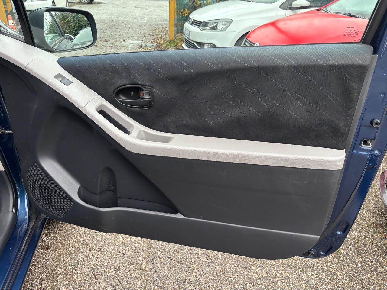 Toyota Yaris 1.0 3 porte Sol OK NEOPATENTATI