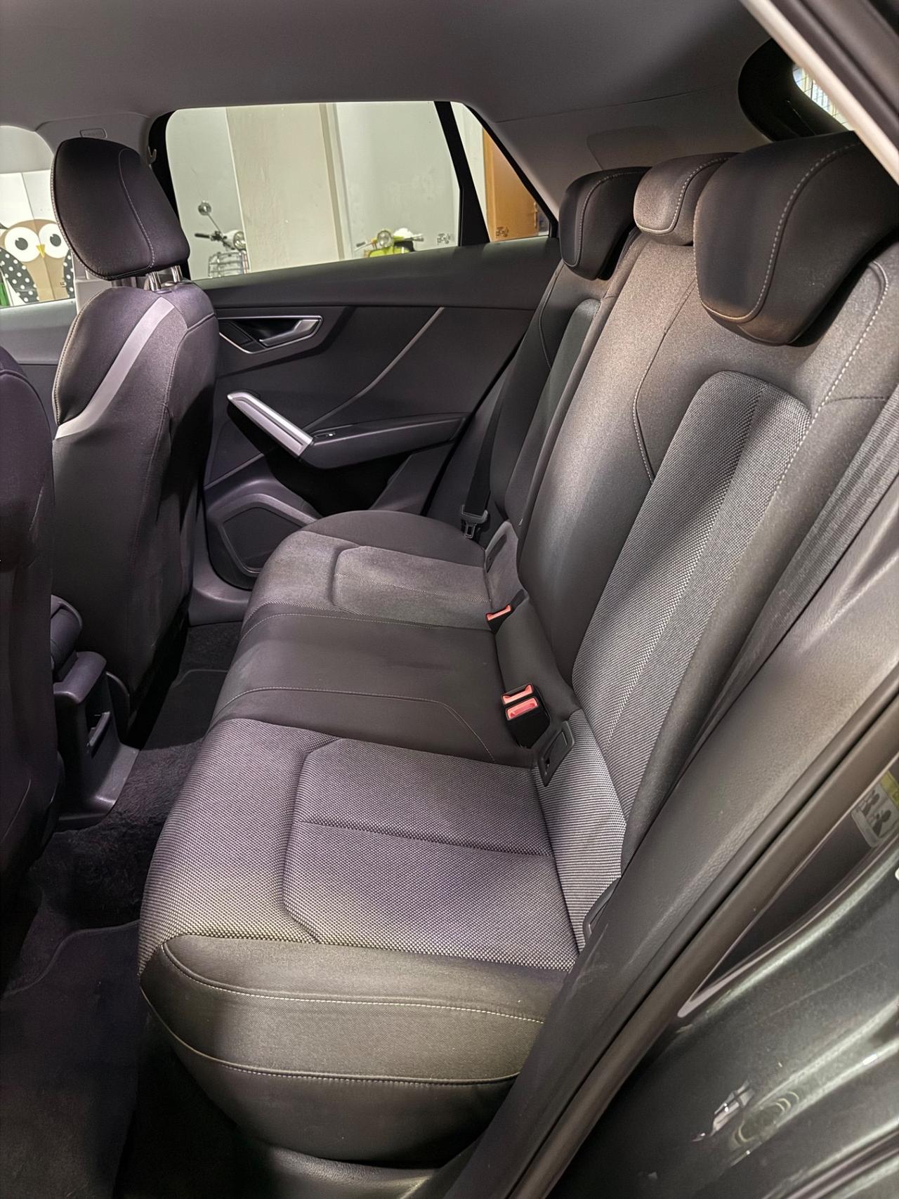 Audi Q2 40 TFSI quattro S tronic Identity Black