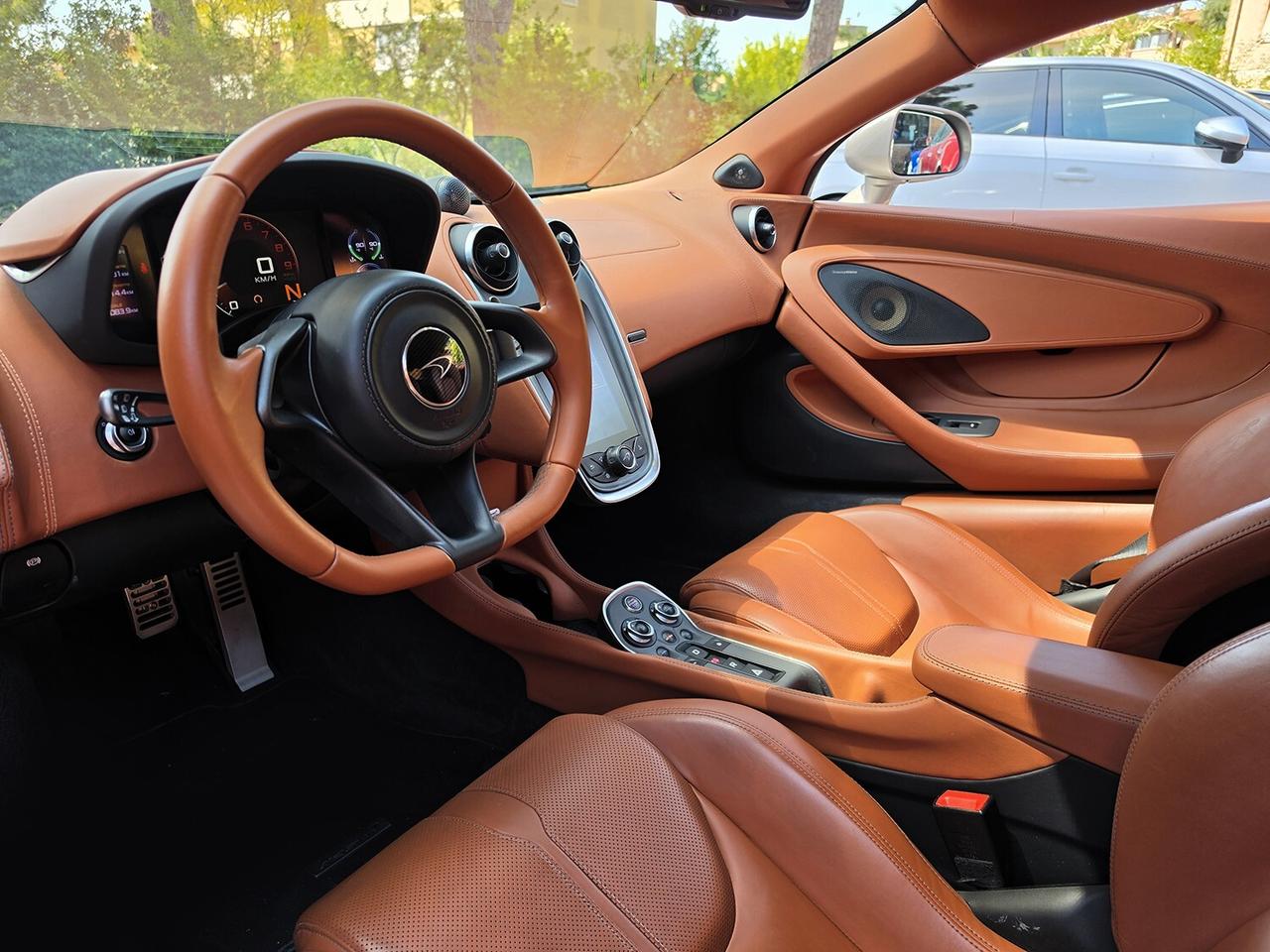 Mclaren 570S Coupe V8 3.8 570CV LUXURY PACK _ SERVICE BOOK COMPLETO MCLAREN UFFICIALE _ CERCHI 19" MSO (€8000) _ LIFT