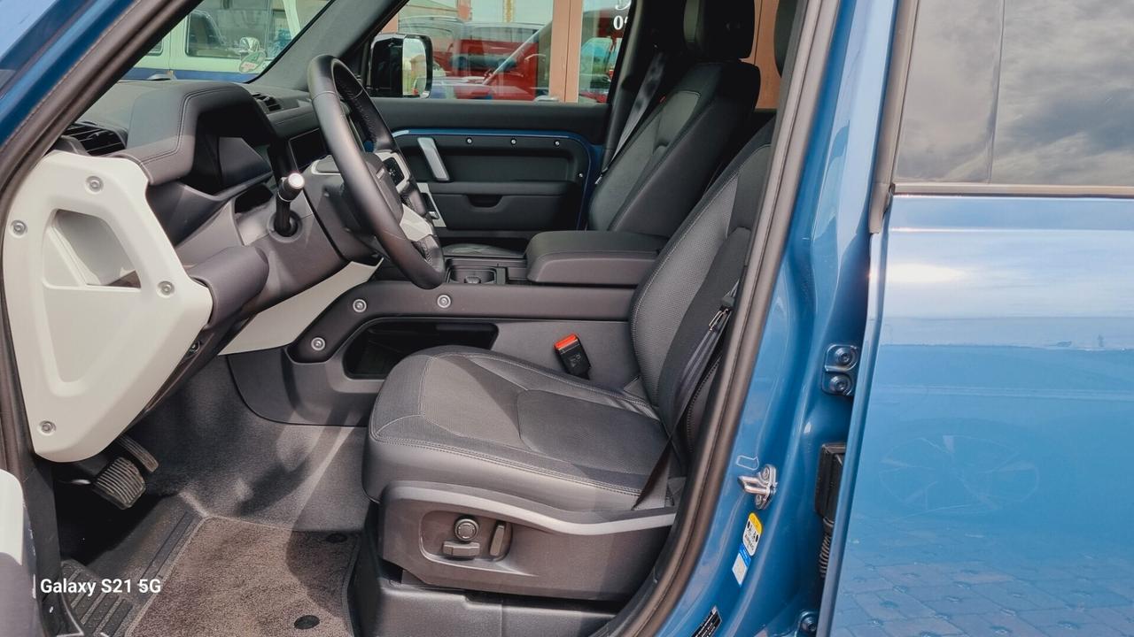 Land Rover Defender 110 3.0D I6 200 CV AWD Auto X-Dynamic SE