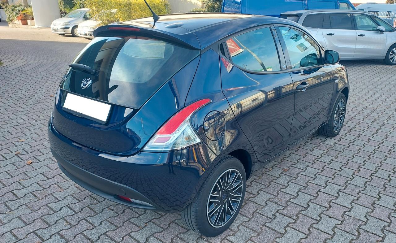 Lancia Ypsilon 1.2 69 CV 5 porte Elefantino Blu