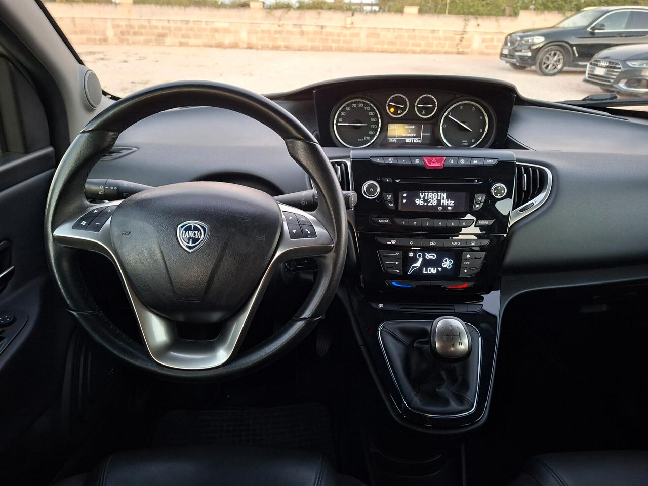 Ypsilon 1.3 MJT 95 CV 5p Platinum *XENON-PELLE*