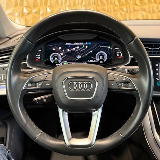 Audi Q8 55 TFSI e quattro tiptronic Sport