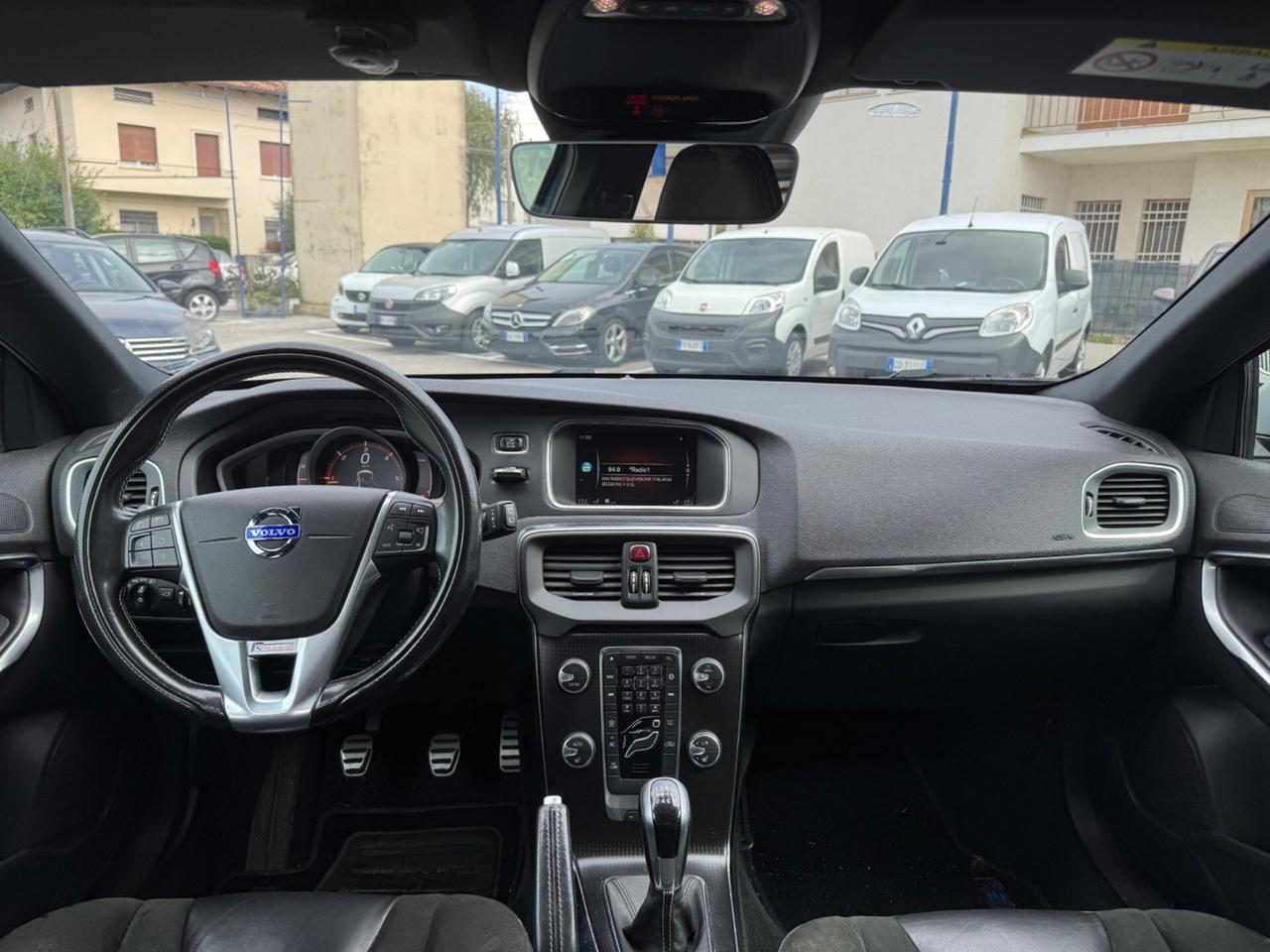 Volvo V40 D2 R-design Momentum