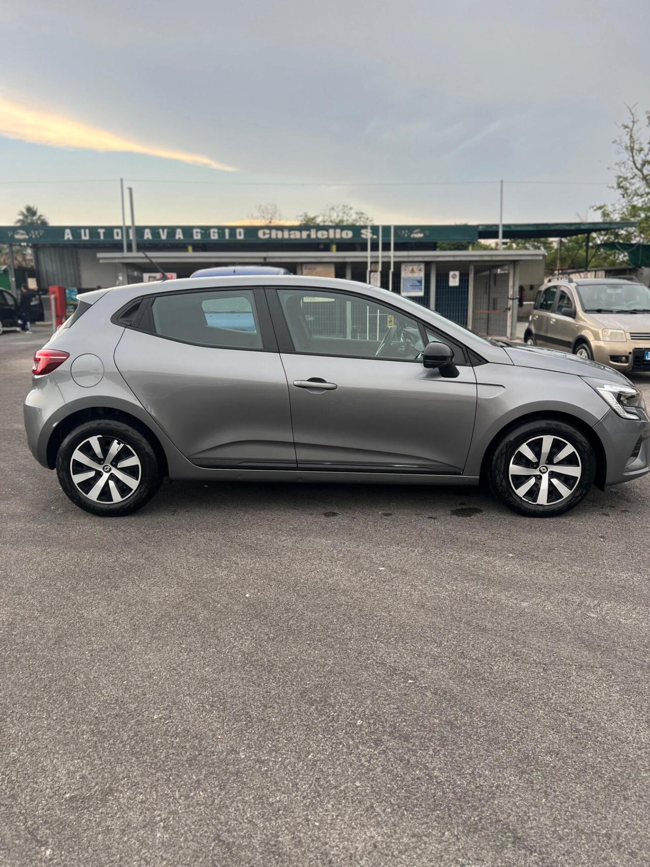 Renault Clio 65 CV 2024 NEOPATENTI IVA ESPOSTA