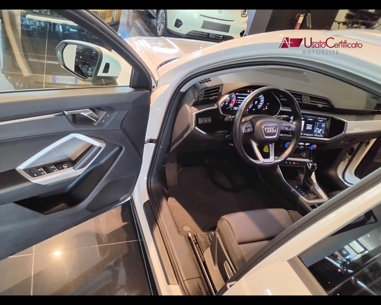 AUDI Q3 35 TDI quattro S tronic Business