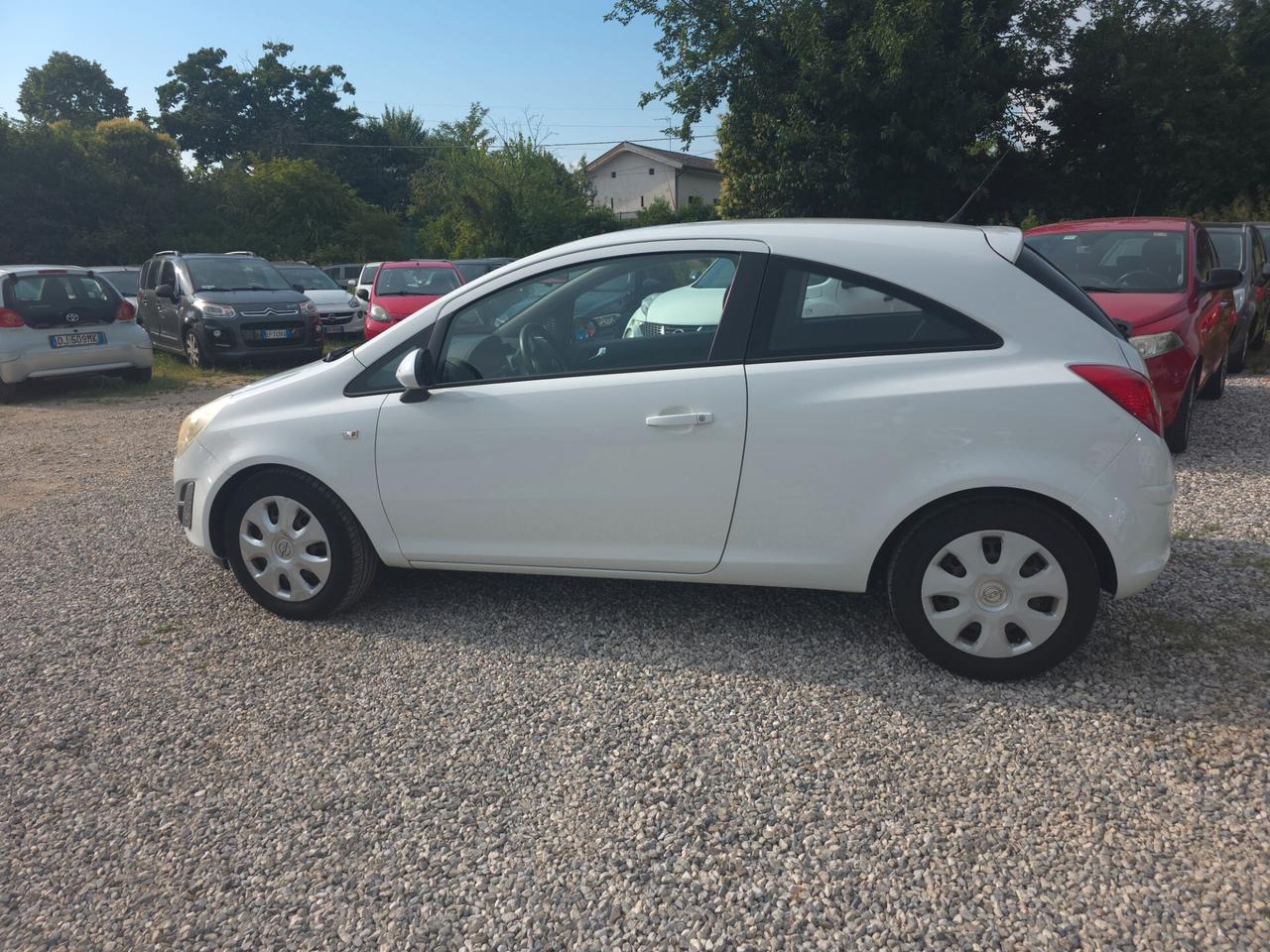Opel Corsa 1.2 3 porte b-color