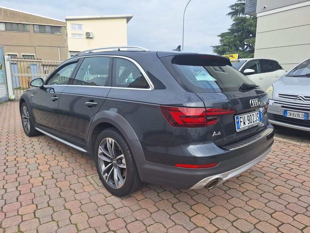 Audi A4 45 TFSI quattro S tronic Business Sport