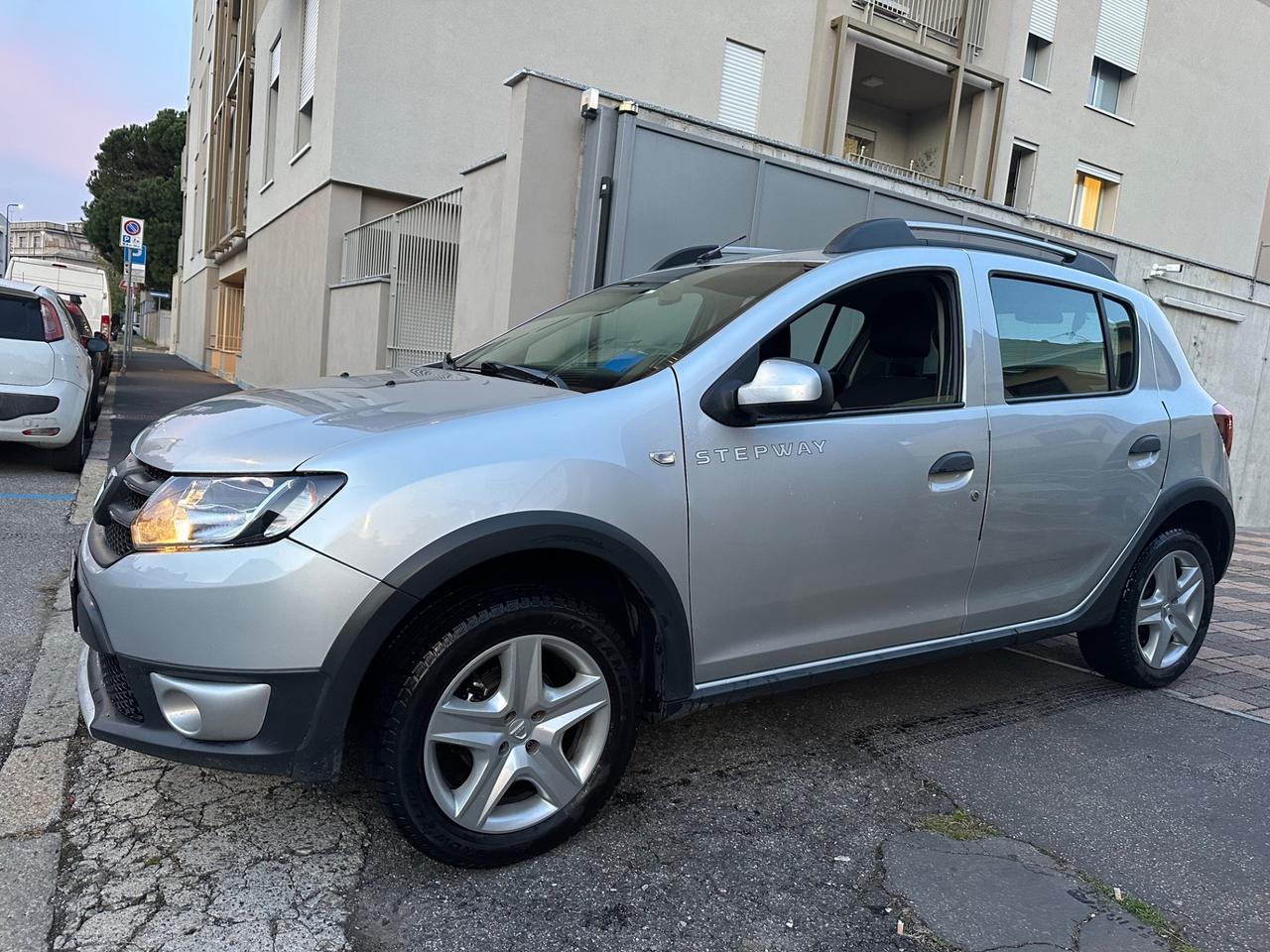 Dacia Sandero Stepway 900 TCe 90CV - ok neopatentati