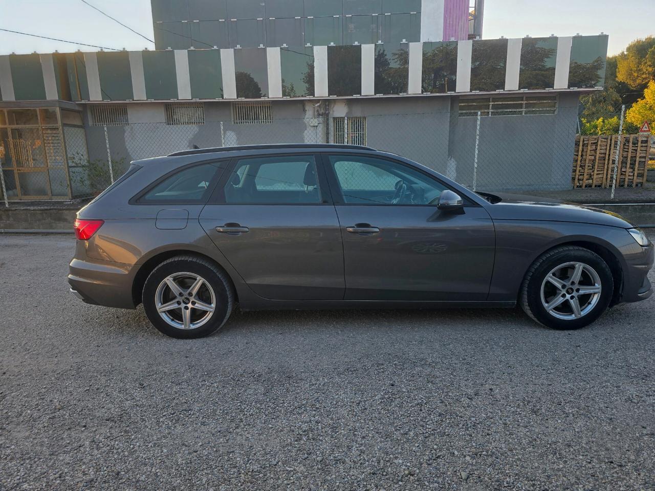 Audi A4 Avant 40 TDI S tronic Business
