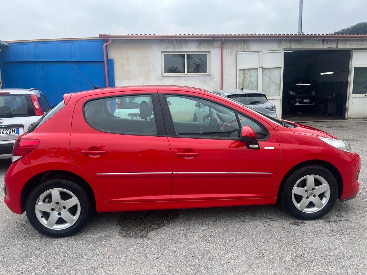 Peugeot 207 5P-1.4 hdi/68 cv -“ millesim 200” -2011