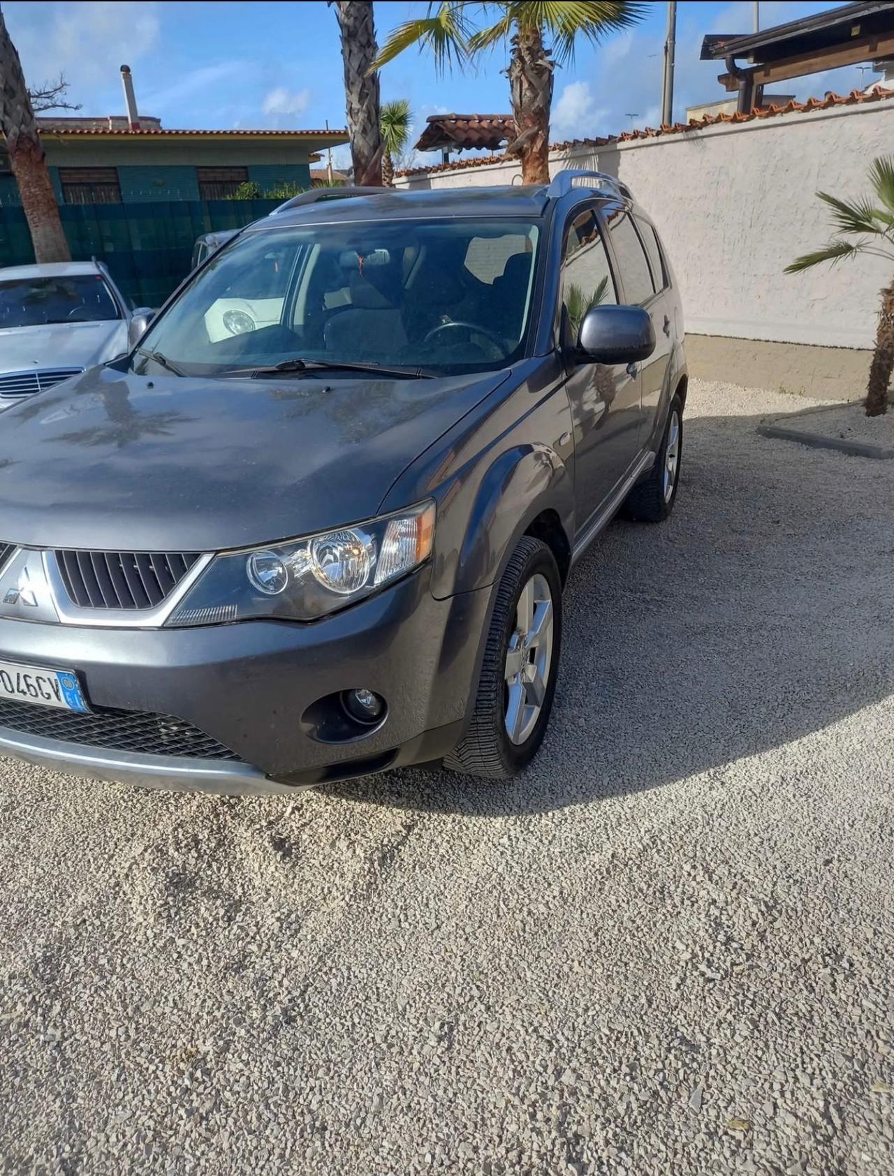 Mitsubishi Outlander 2.0 DI-D Instyle 7 p.ti DPF