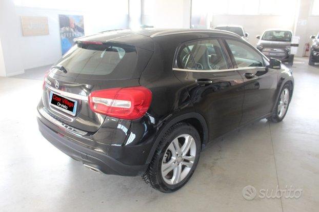 MERCEDES-BENZ GLA 200 d Automatic Premium