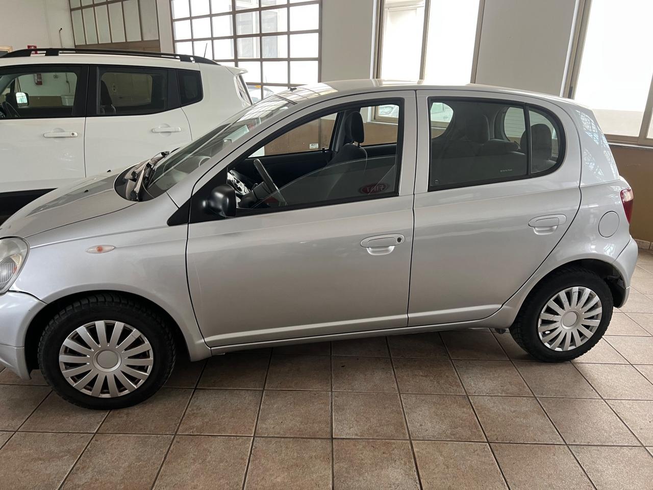 Toyota Yaris 1.0i 16V cat 5 porte